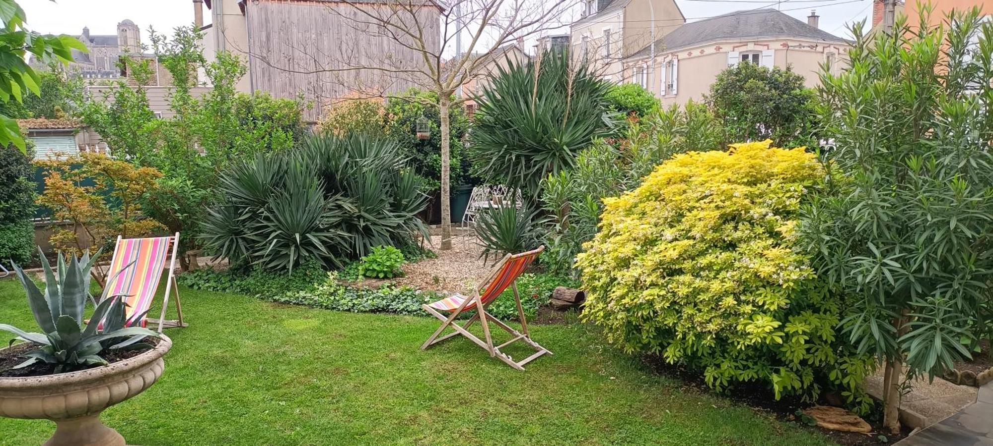 Agreables Chambres D'Hotes Pres Du Centre Ville Avec Jardin Le Mans Bagian luar foto